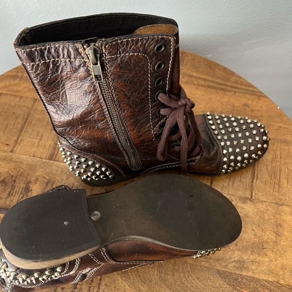 Boots - Picture 3 of 3